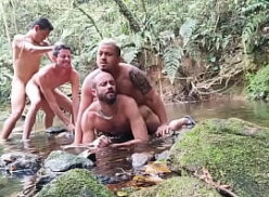 Orgia com os machos na cachoeira