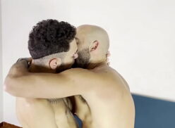 Video porno dois homens pelados transando demais